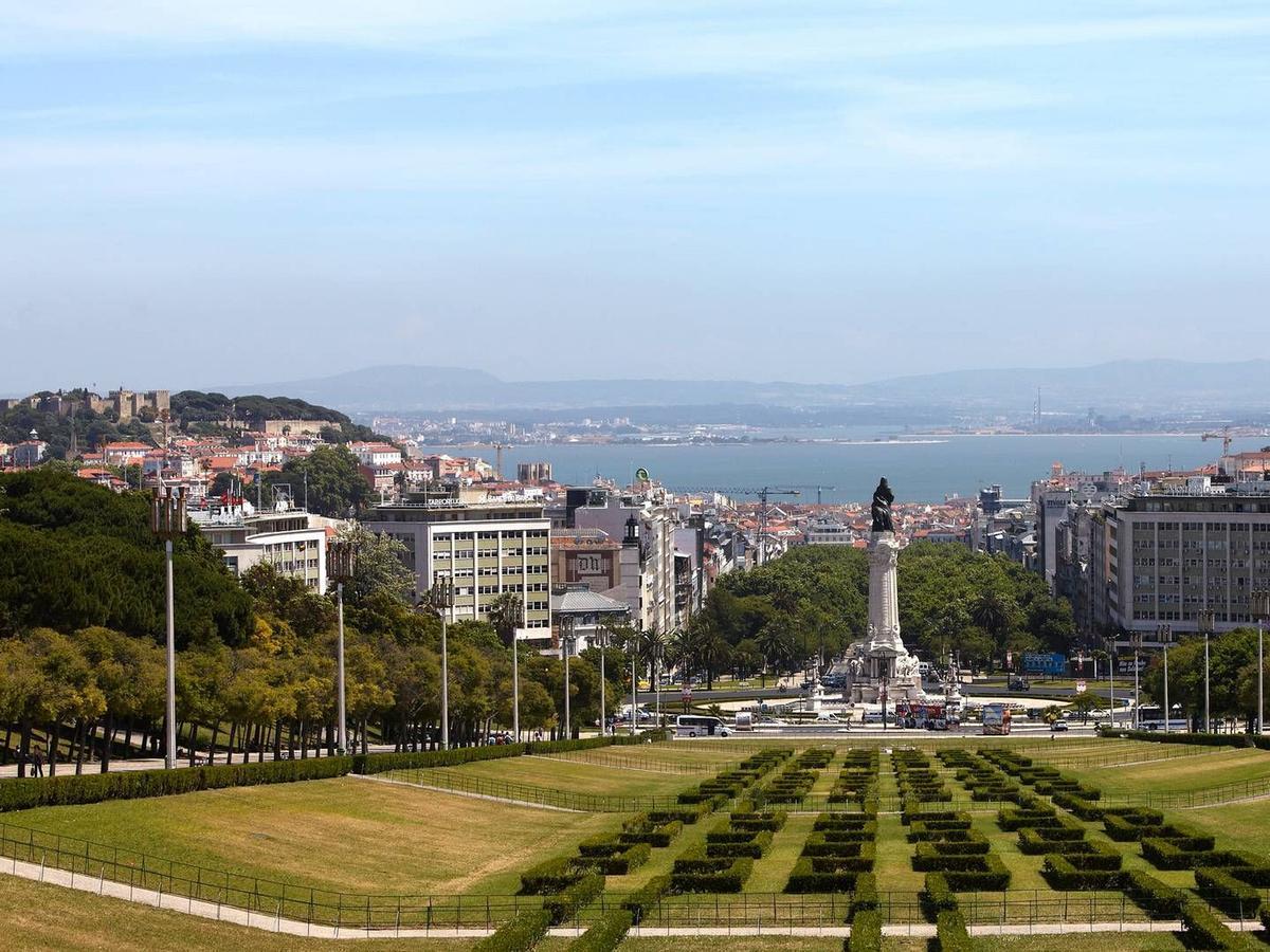 White And Grey Lisbon Apartment Luaran gambar