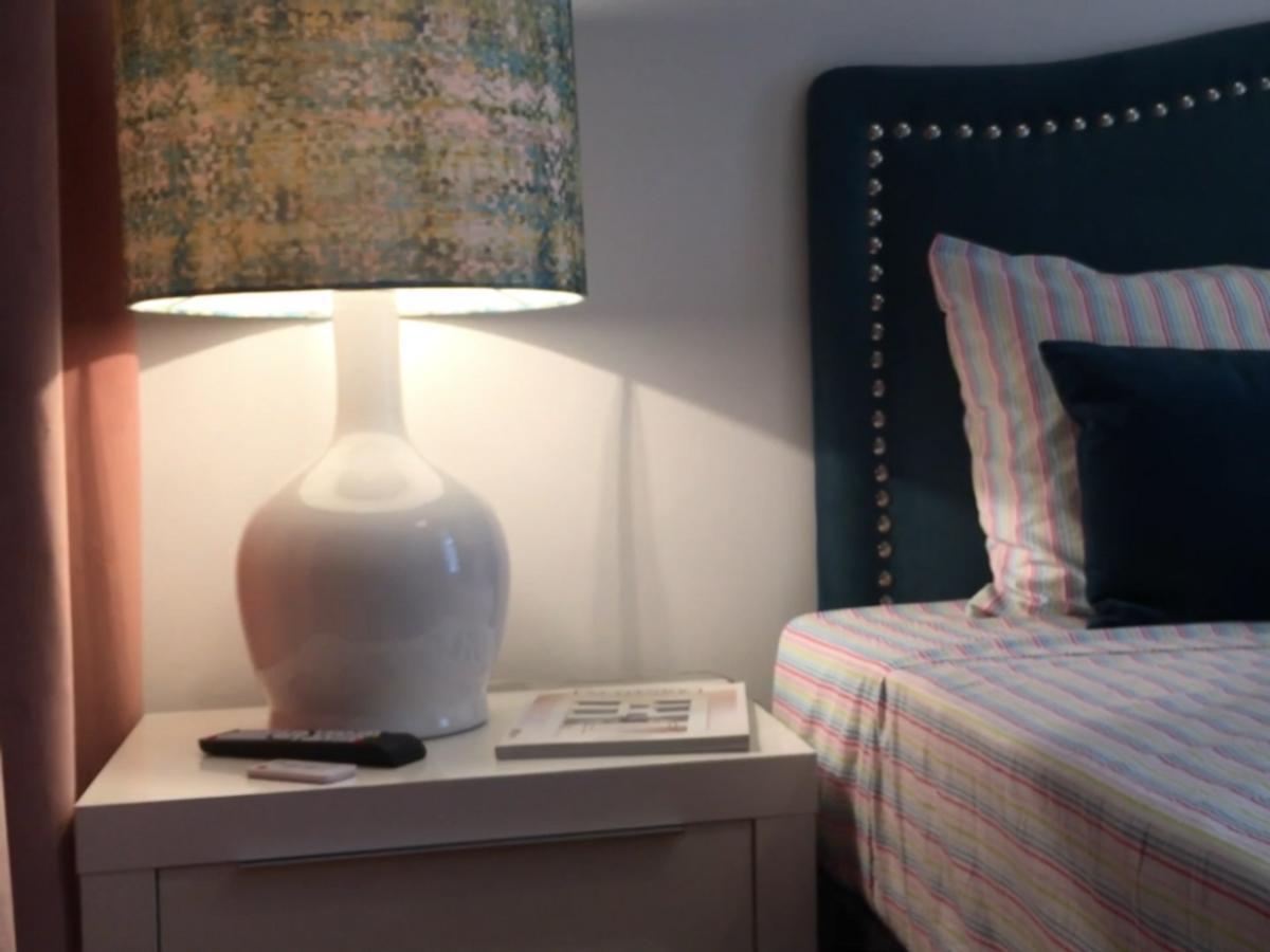 White And Grey Lisbon Apartment Luaran gambar